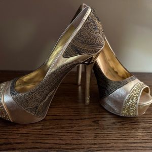 NINE WEST Gold Brocade Fabric & Glitter Open Toe Stilettos ~ Size 7.5